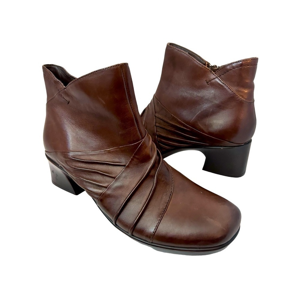 EARTH Zinnia Bark Brown Leather Soft Calf Pleated Side Zipper Ankle Boots 9.5